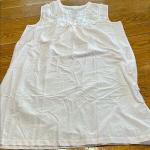 Barbizon vintage pink cotton and polyester sleeveless nightgown. Size Large.